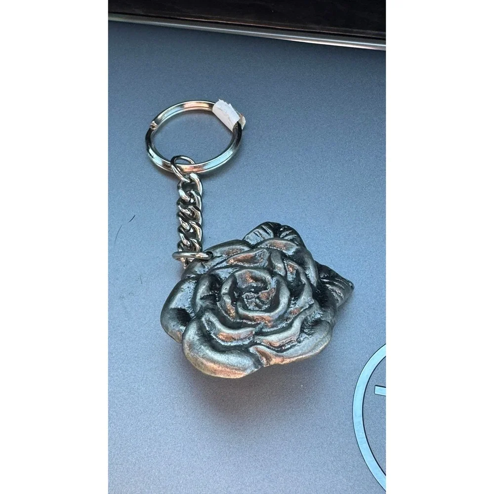 Pewter Tone Rose Flower Keychain‎ Silver Tone Metal Floral Charm Key Ring